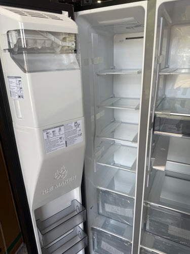 Factory second/Carton damaged Hisense 632 L Side-by-Side Refrigerator – Black Steel (HRSBS632BW)